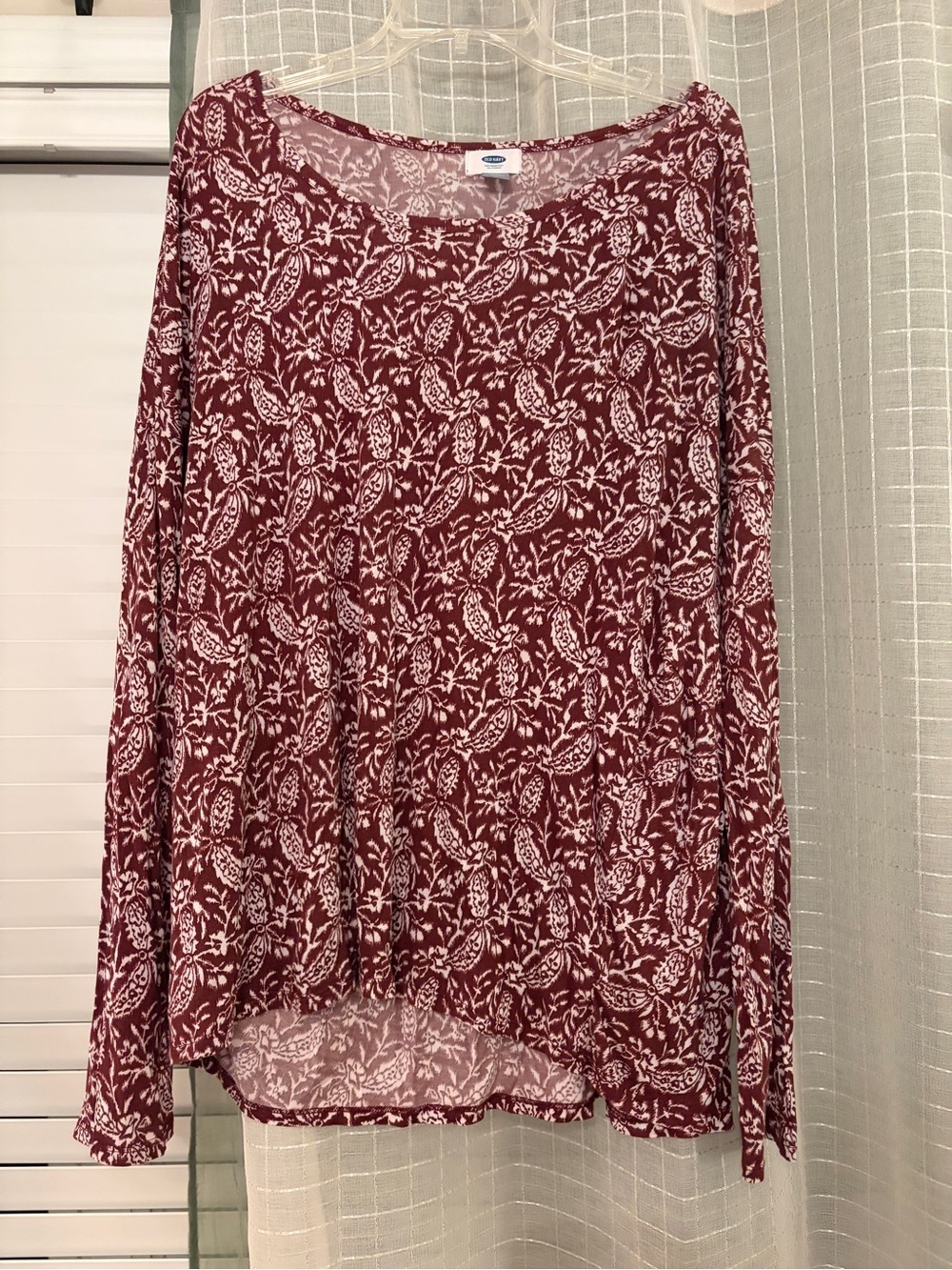 Old Navy Women's Maroon Floral Long-Sleeve Scoop Neck Top
